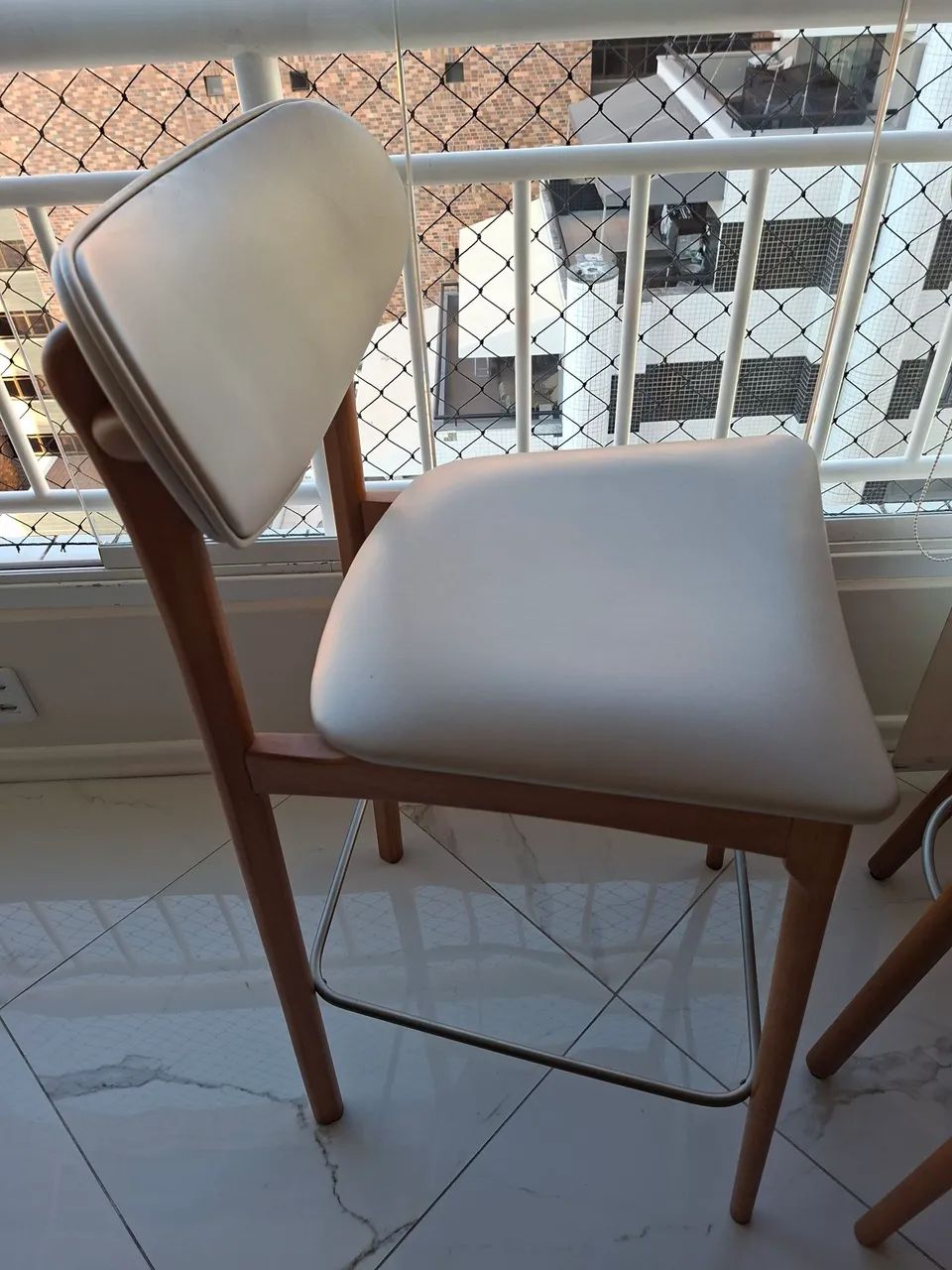 Mesa bistrô 70cm diâmetro com 1m de altura e 3 banquetas - Foto 4