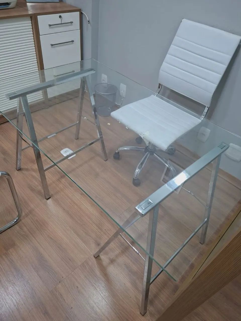 Mesa escritório com  tampa de vidro - Foto 2