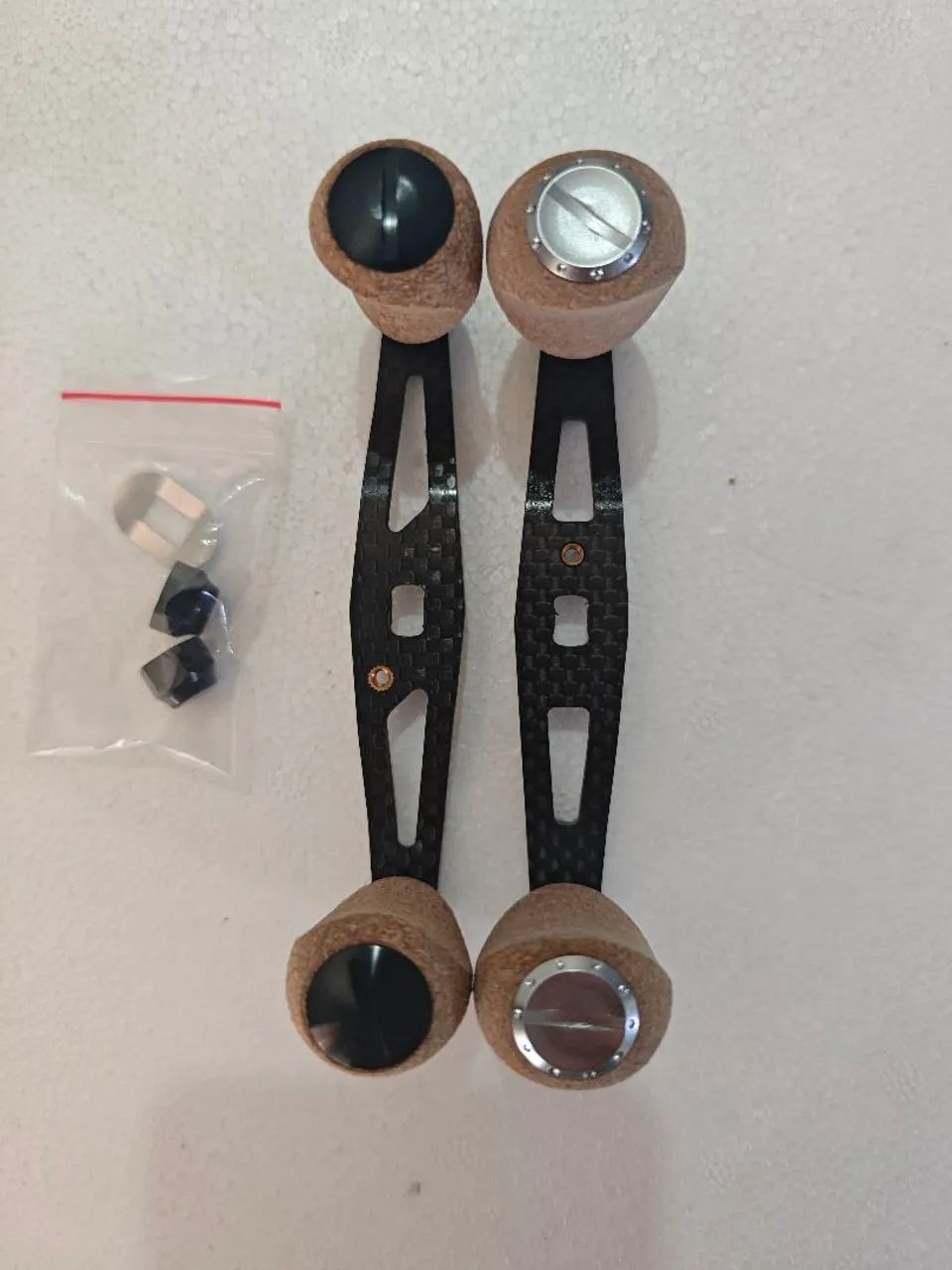 2 Manivelas de carbono com knobs de cortiça NOVAS - Foto 2