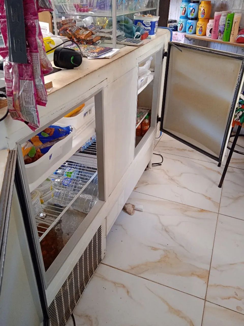 Balcão vitrine refrigerado, funcionando perfeitamente e em bom estado de conservação, - Foto 5