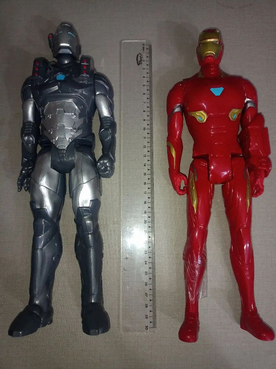 Kit com dois bonecos Homem de Ferro 