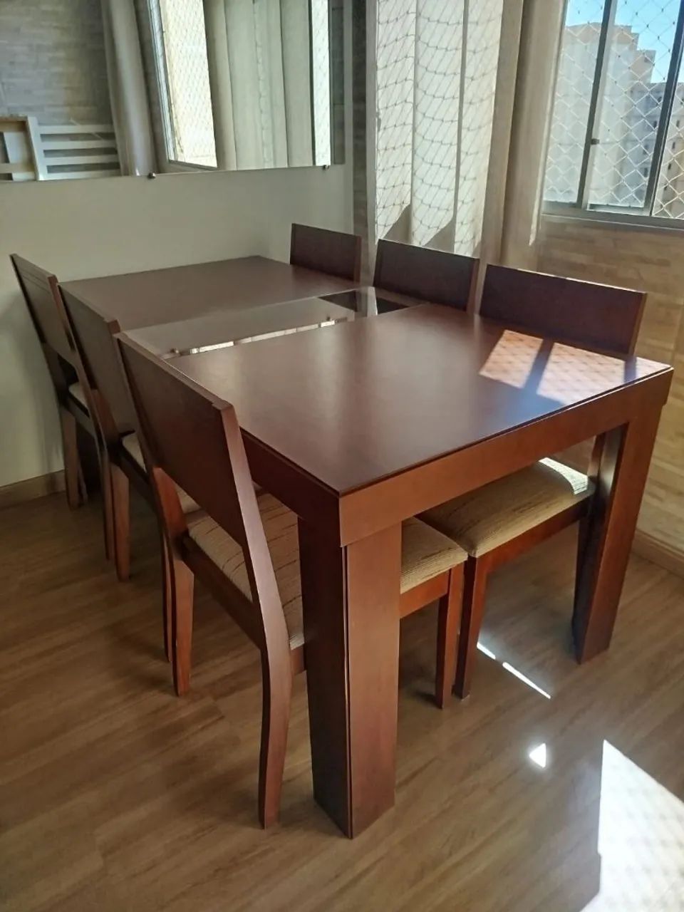 Sofá e Mesa de Jantar + Aparador - Foto 4