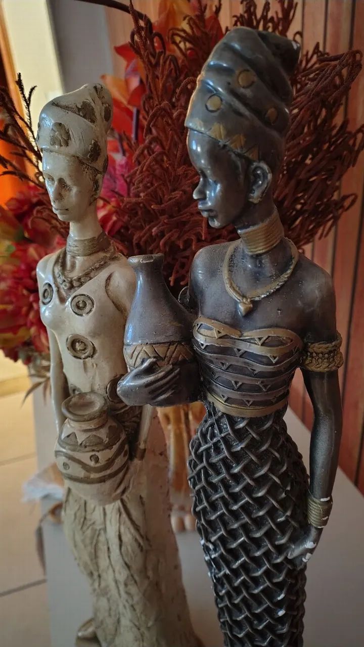 Estatuetas Africanas com vasos