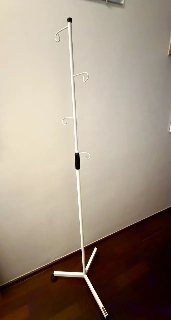 Suporte para soro com rodinhas