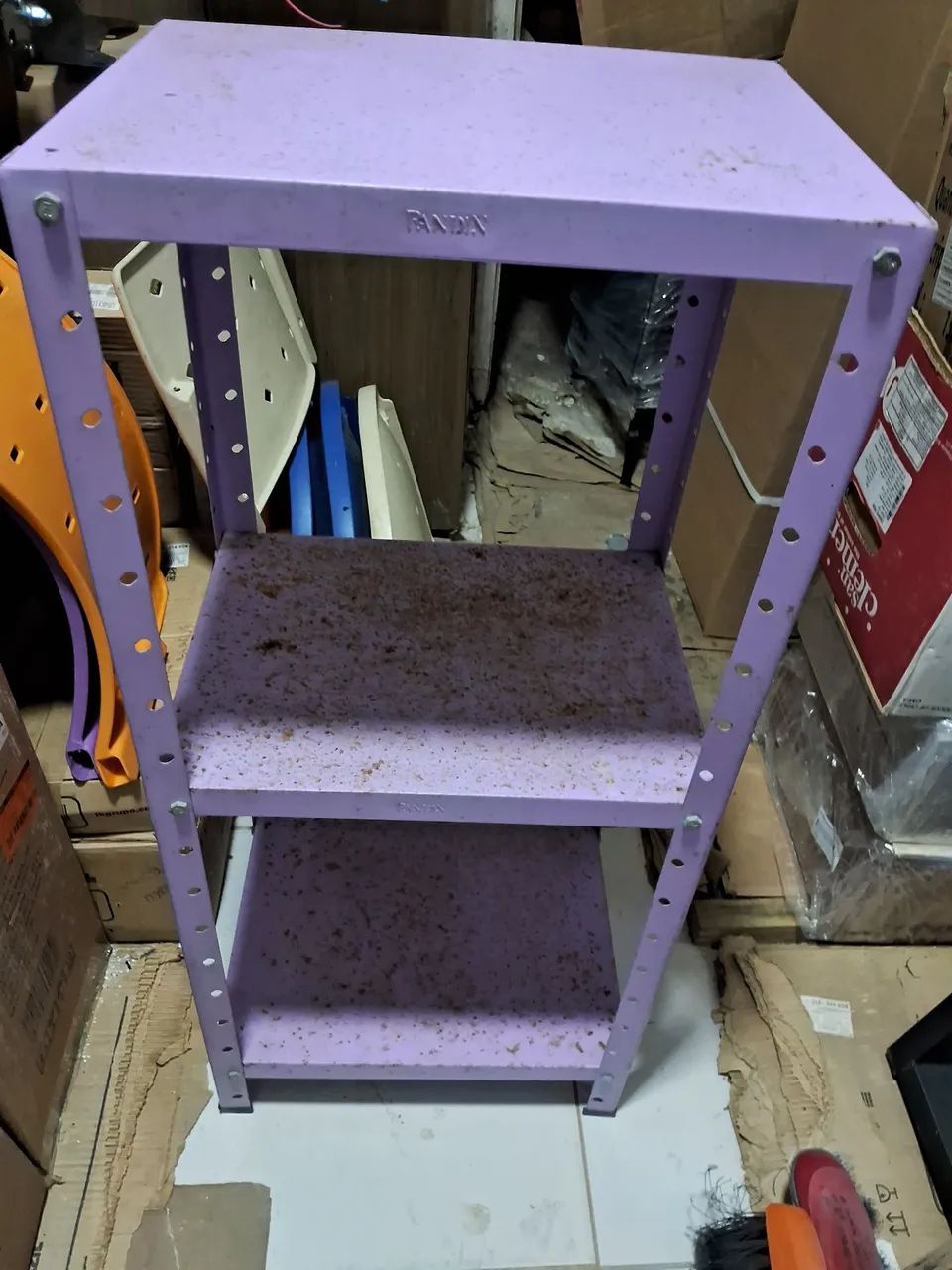 Estante de aco usada para quarto 