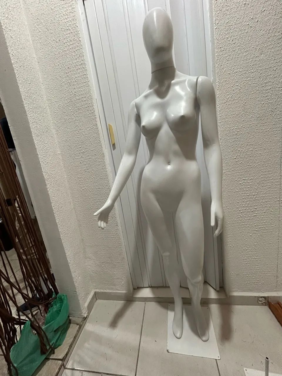Manequins cabeça de ovo