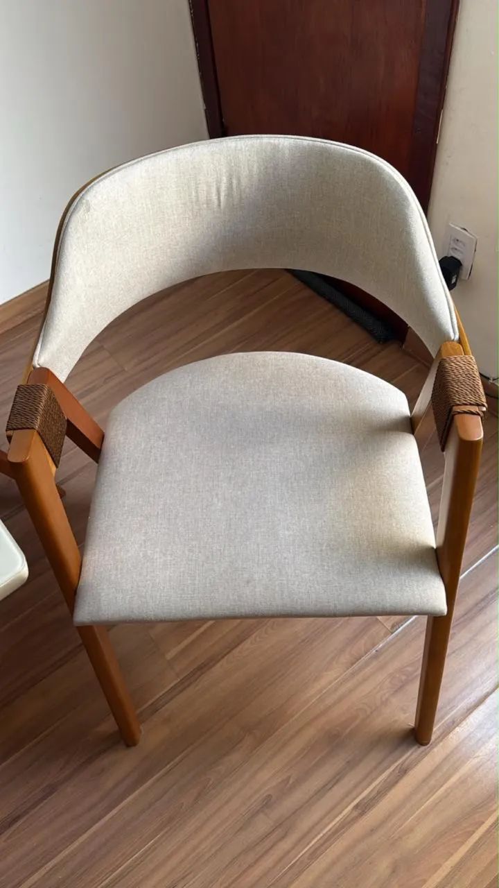 Mesa de Jantar com 4 Cadeiras em Madeira Maciça