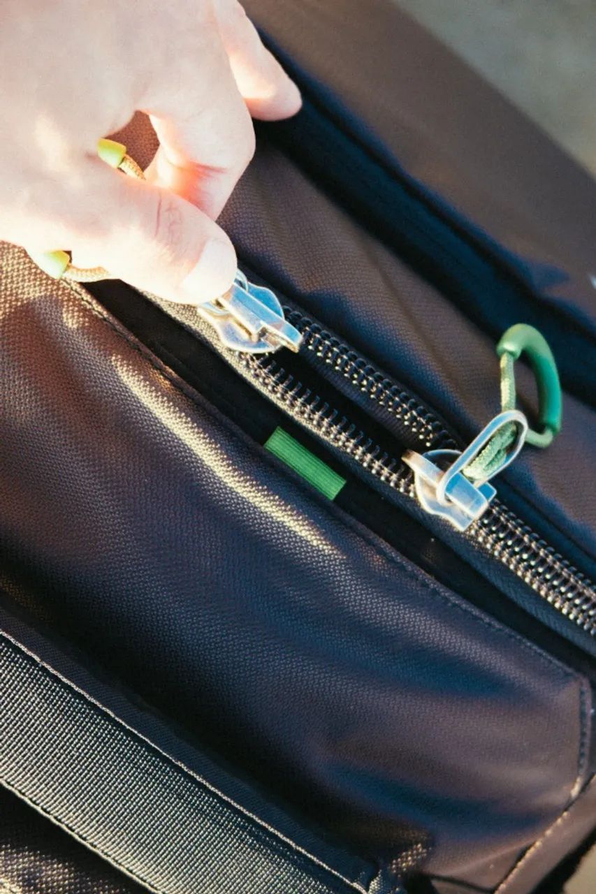 Bolsa Feminina Transversal Preta - Moderna e Espaçosa - Foto 3