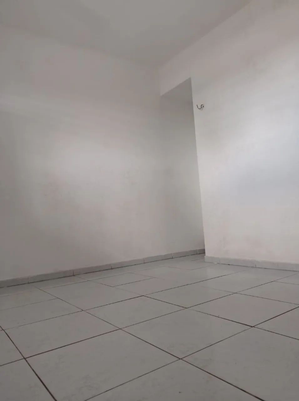 Aluga-se Apartamento Adolfo Gordo 