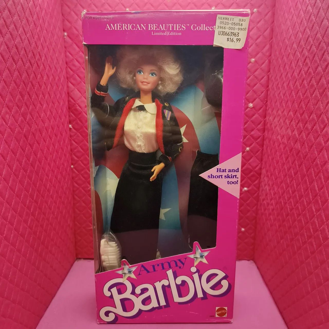 Army Barbie na caixa