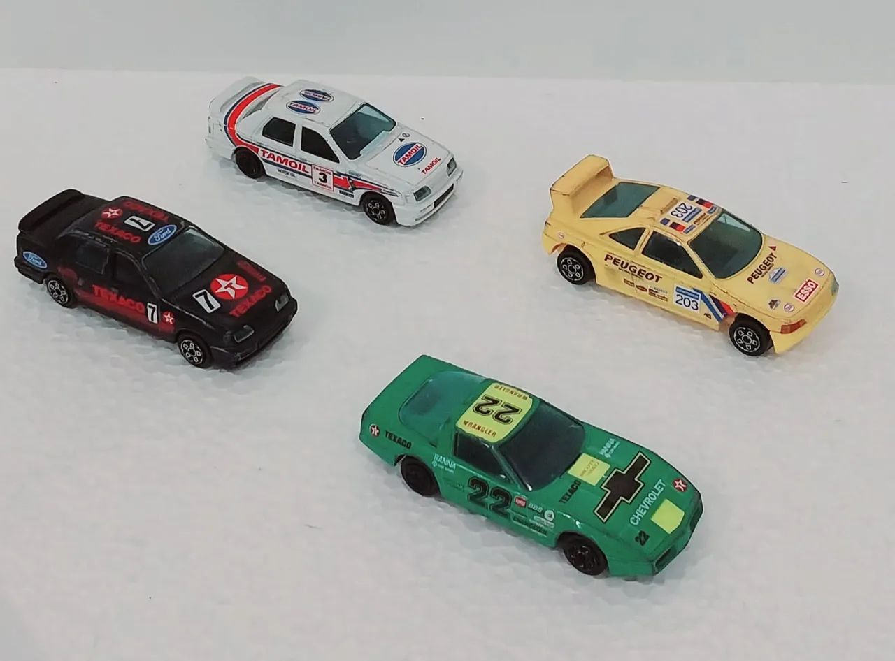 4 miniaturas colecionáveis Burago 
