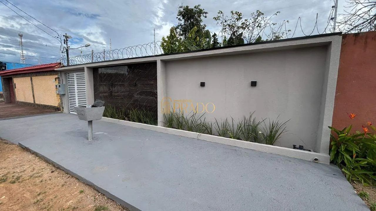 EXCELENTE CASA AMPLA RECÉM REFORMADA