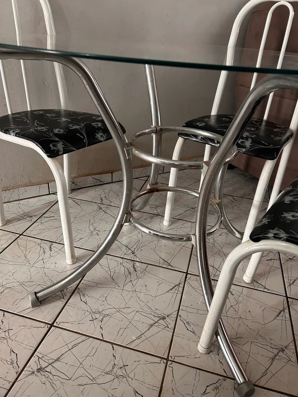 Mesa de vidro 4 cadeiras  - Foto 4