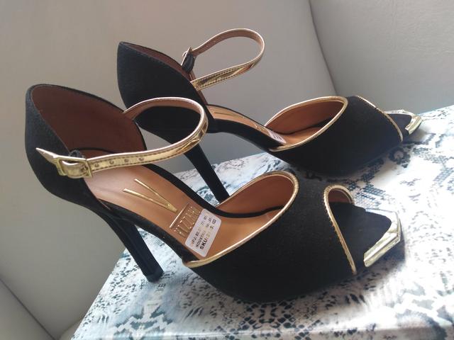 Sapatos número 35