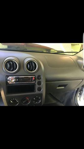 Vendo Ford Fiesta Sedan 2005 C/ GNV - Foto 3