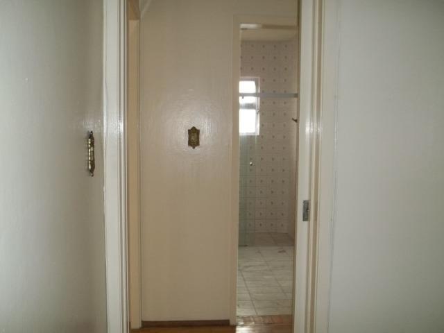 Apartamento dois dormitórios + dep. de empregada, central, ótimo para estudantes - Foto 3