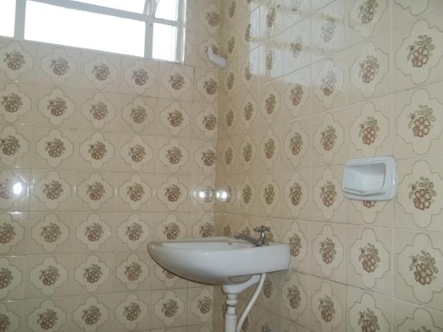 Apartamento dois dormitórios + dep. de empregada, central, ótimo para estudantes - Foto 17