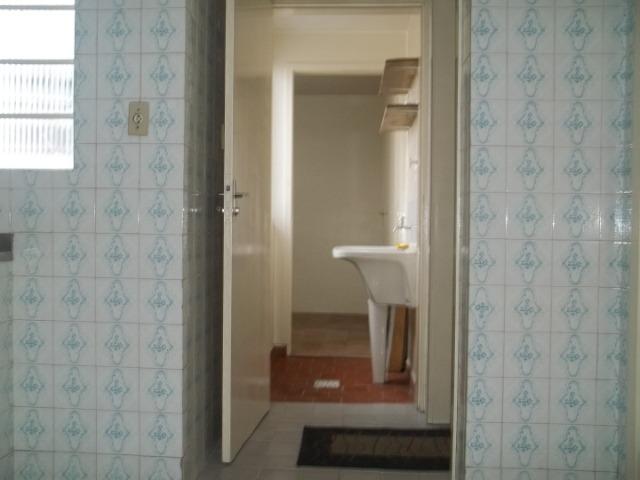Apartamento dois dormitórios + dep. de empregada, central, ótimo para estudantes - Foto 13
