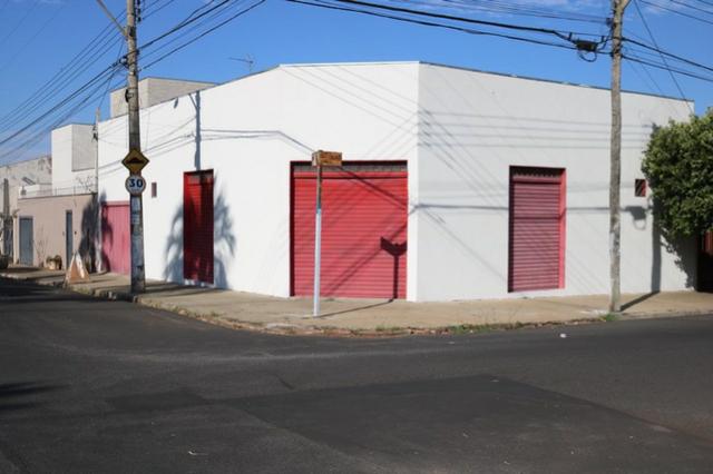 Casa com 2 dormitórios + Salão comercial