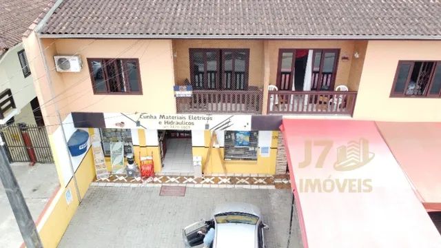 Vende prédio com Salas Comerciais e Apartamentos