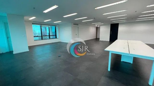 Sala comercial de 237m² com 6 vagas de garagem, piso elevado, forro de gesso, luminárias,  - Foto 4