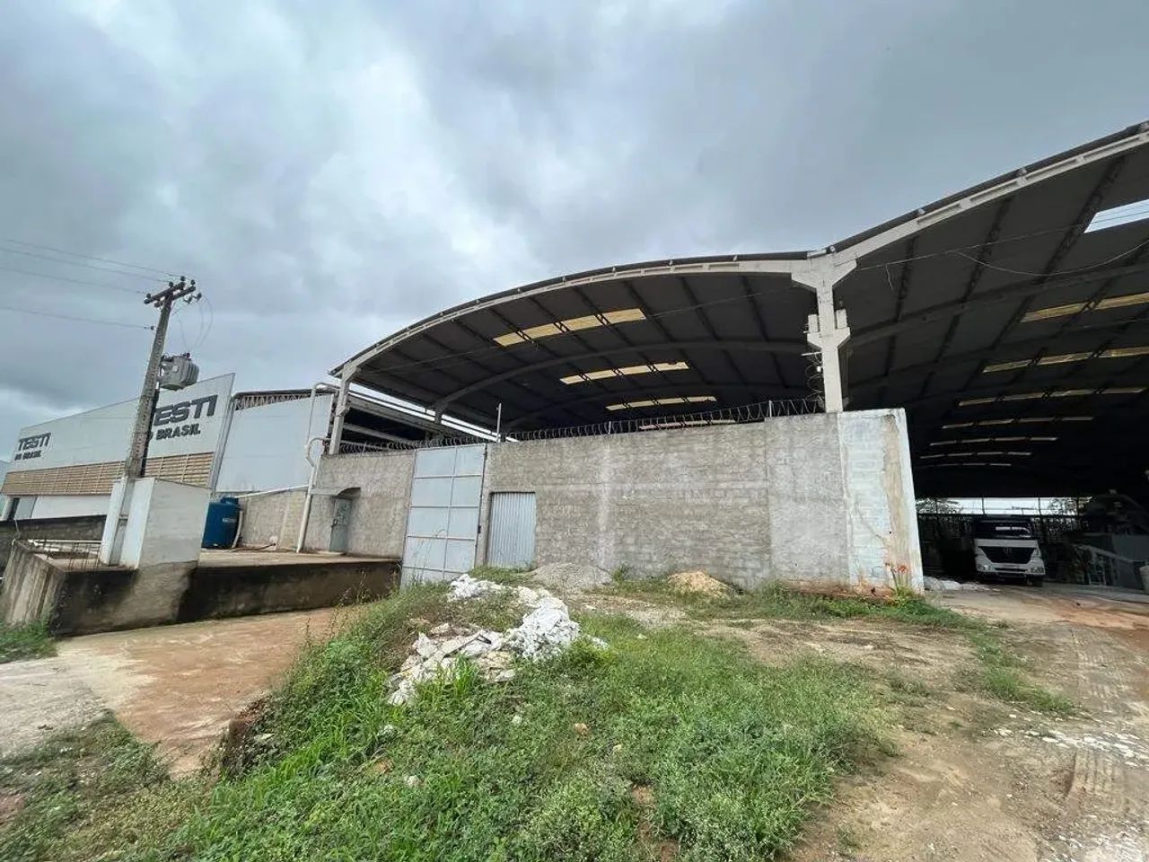 Galpão 1.900m² para alugar por R$ 21.000,00