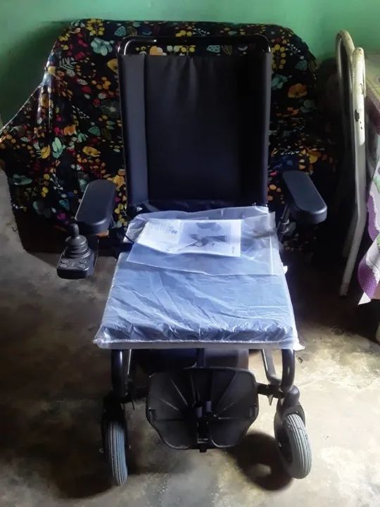 Cadeira de rodas Motorizada - Foto 2