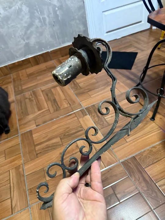 Lustre antigo de ferro - estilo clássico