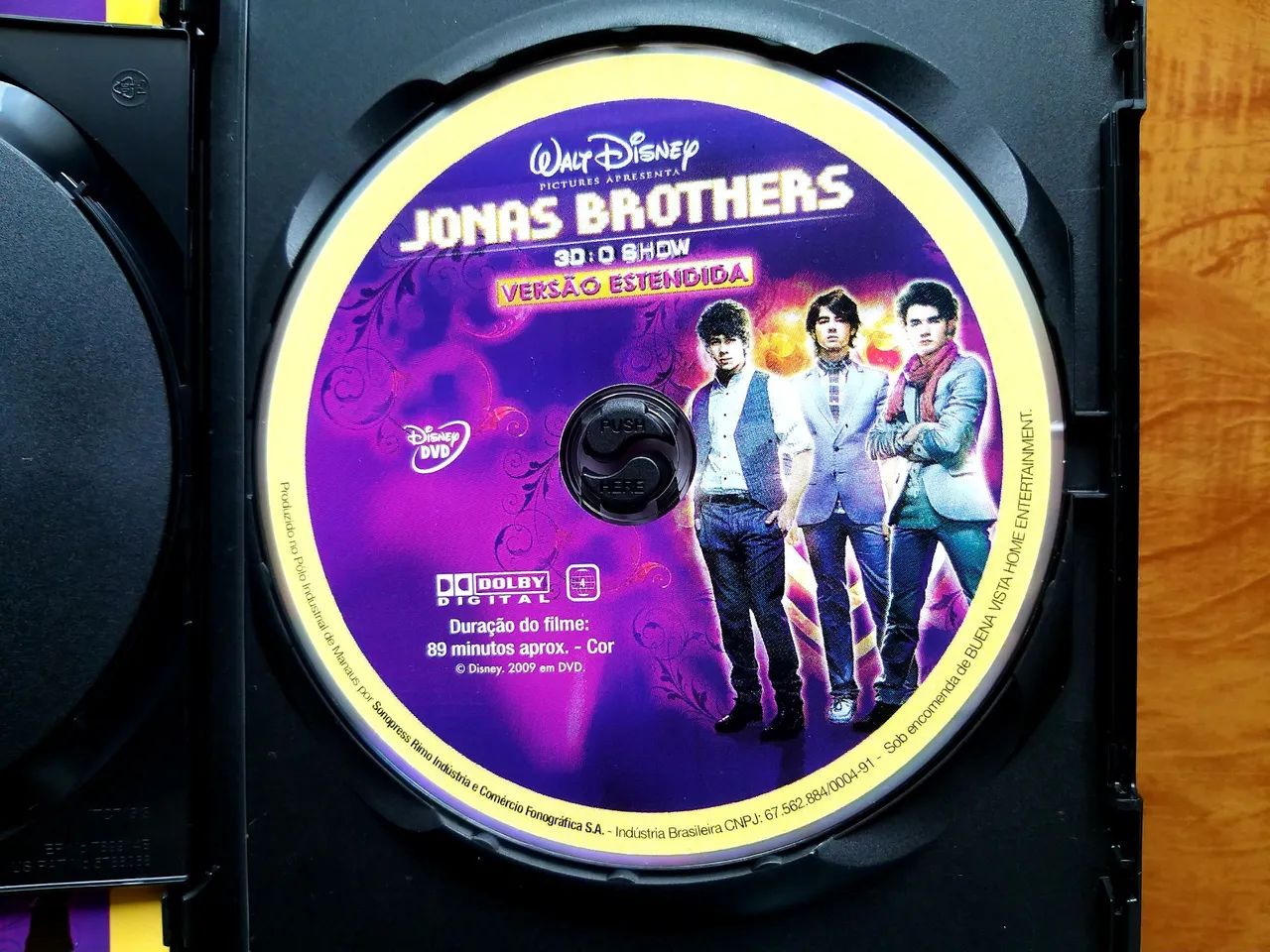 DVD Duplo Jonas Brothers 3D O Show Versão Estendida com luva e 2 óculos 3D - Foto 3