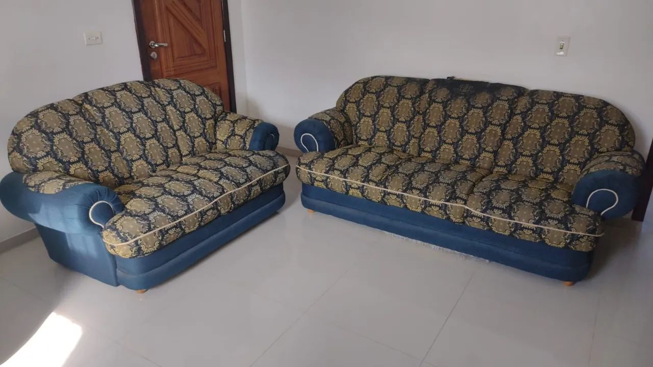 Conjunto de sofás de 2 e 3 lugares - Leia o anúncio 