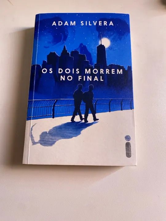 Livro os dois morrem no final 