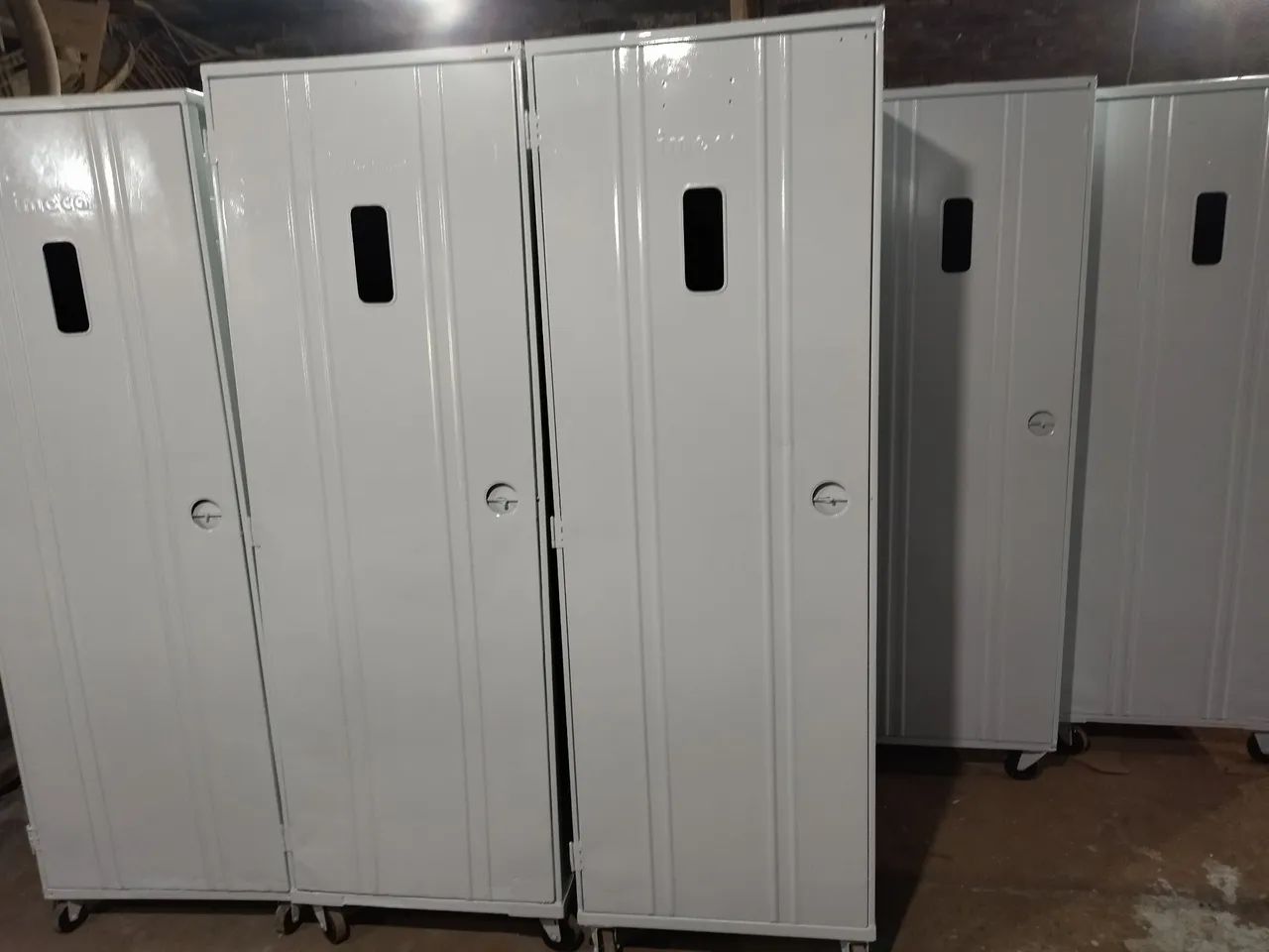 Armário / carrinho para pão 