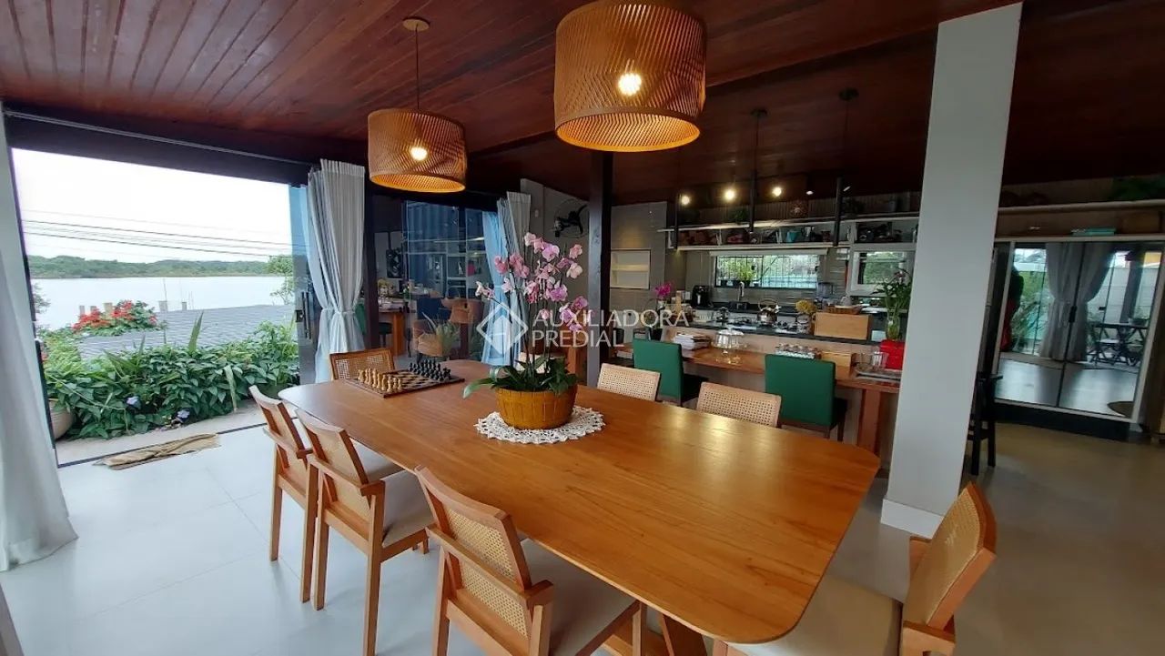Casa com 4 quartos (1 suíte) no Novo Campeche - Florianópolis -SC - Foto 2