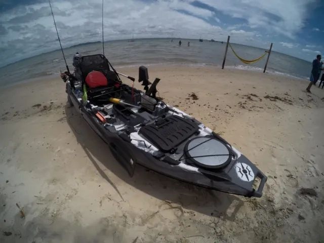 Vendo Caiaque Iron com Registro para Motor 