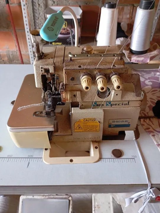 Máquina Overloque