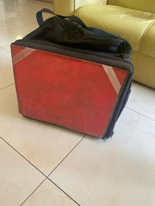 Caixa térmica para entrega de alimentos