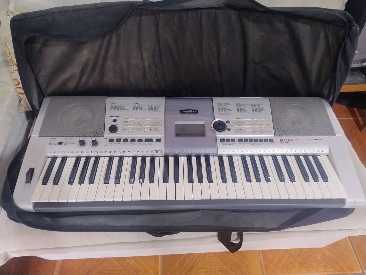 teclado yamaha psr e403