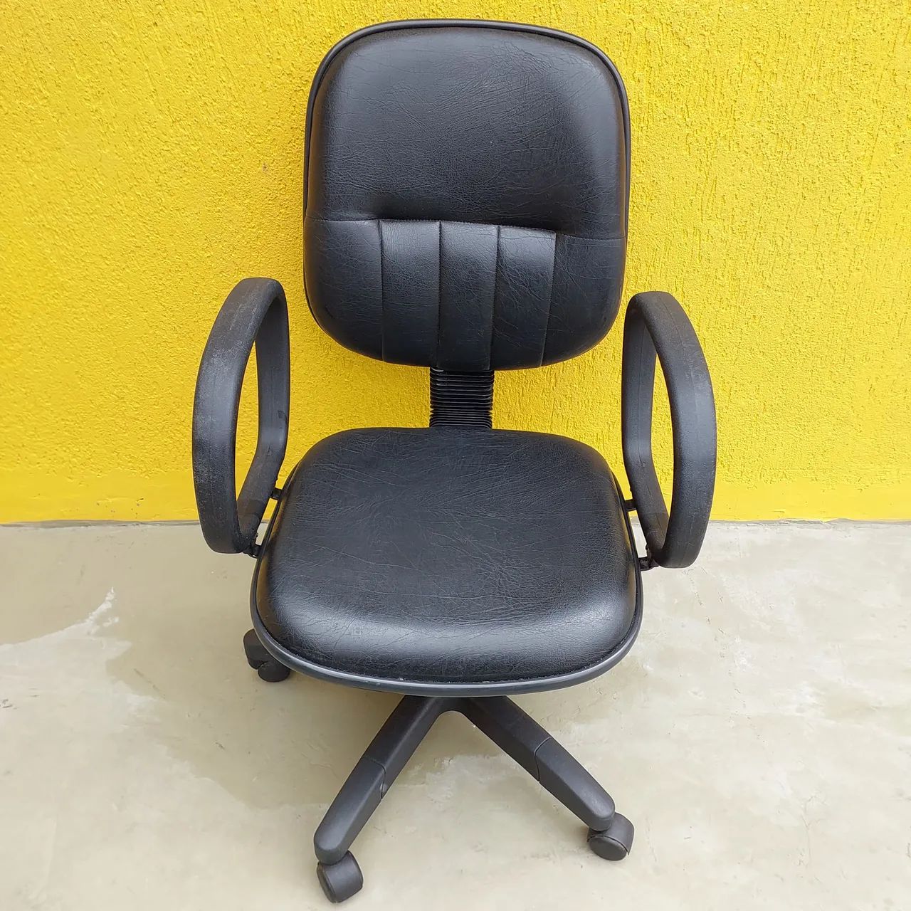 Cadeira escritorio com braços fixos  - Foto 5