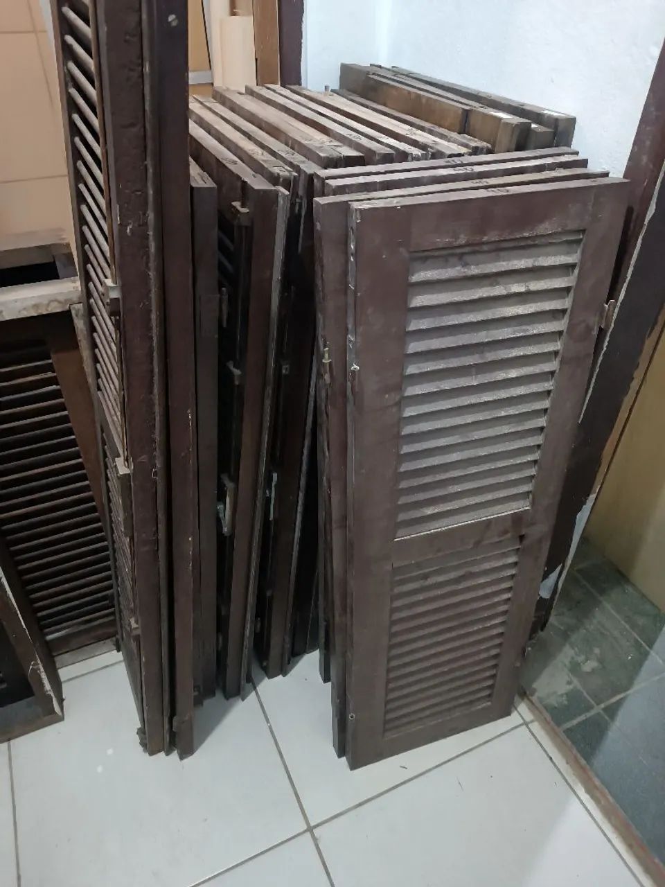 Vernezianas usadas pra decoração ou janelas em casa de madeira vende-se por peça!  - Foto 3