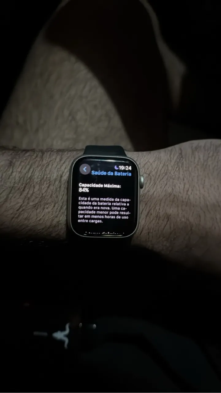 Apple Watch com pulseira azul