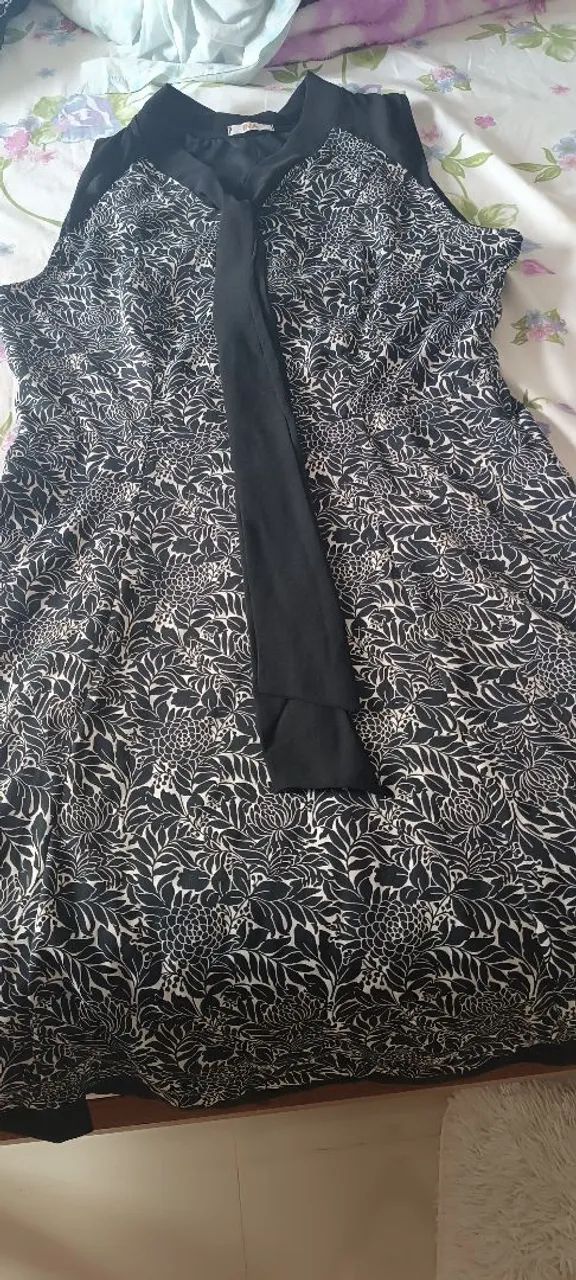 Vestido floral preto e branco