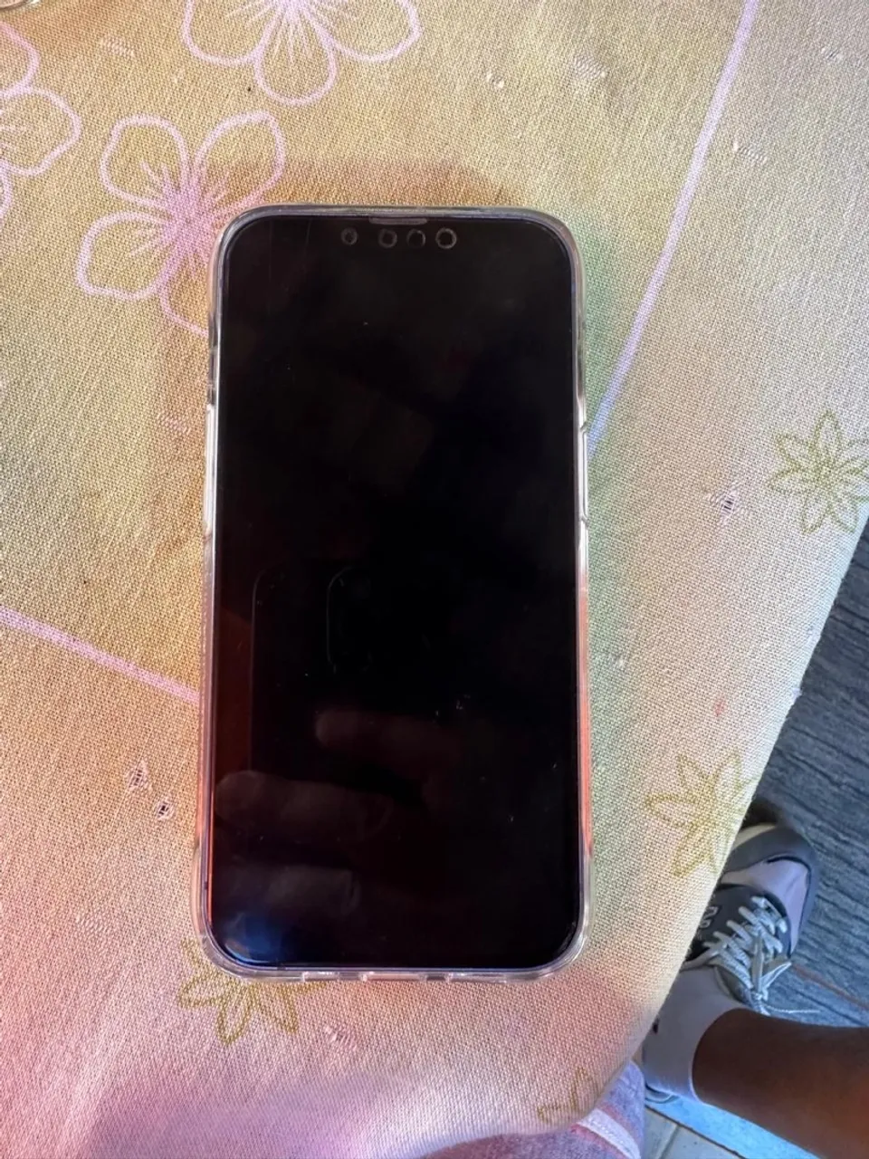 iPhone com design moderno e tela vibrante
