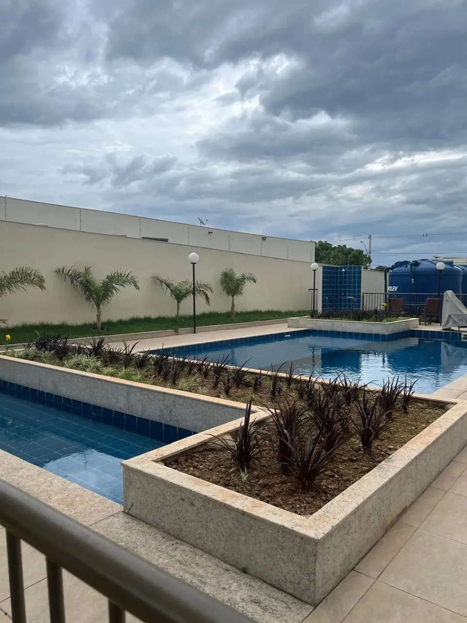 Alugo apartamento de 2/4 sendo uma suíte com ar condicionado próximo Av Palmas Brasil Sul