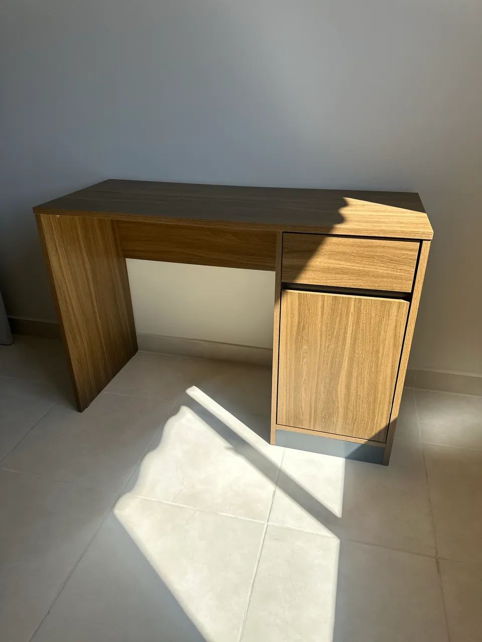Escrivaninha moderna a pronta entrega 