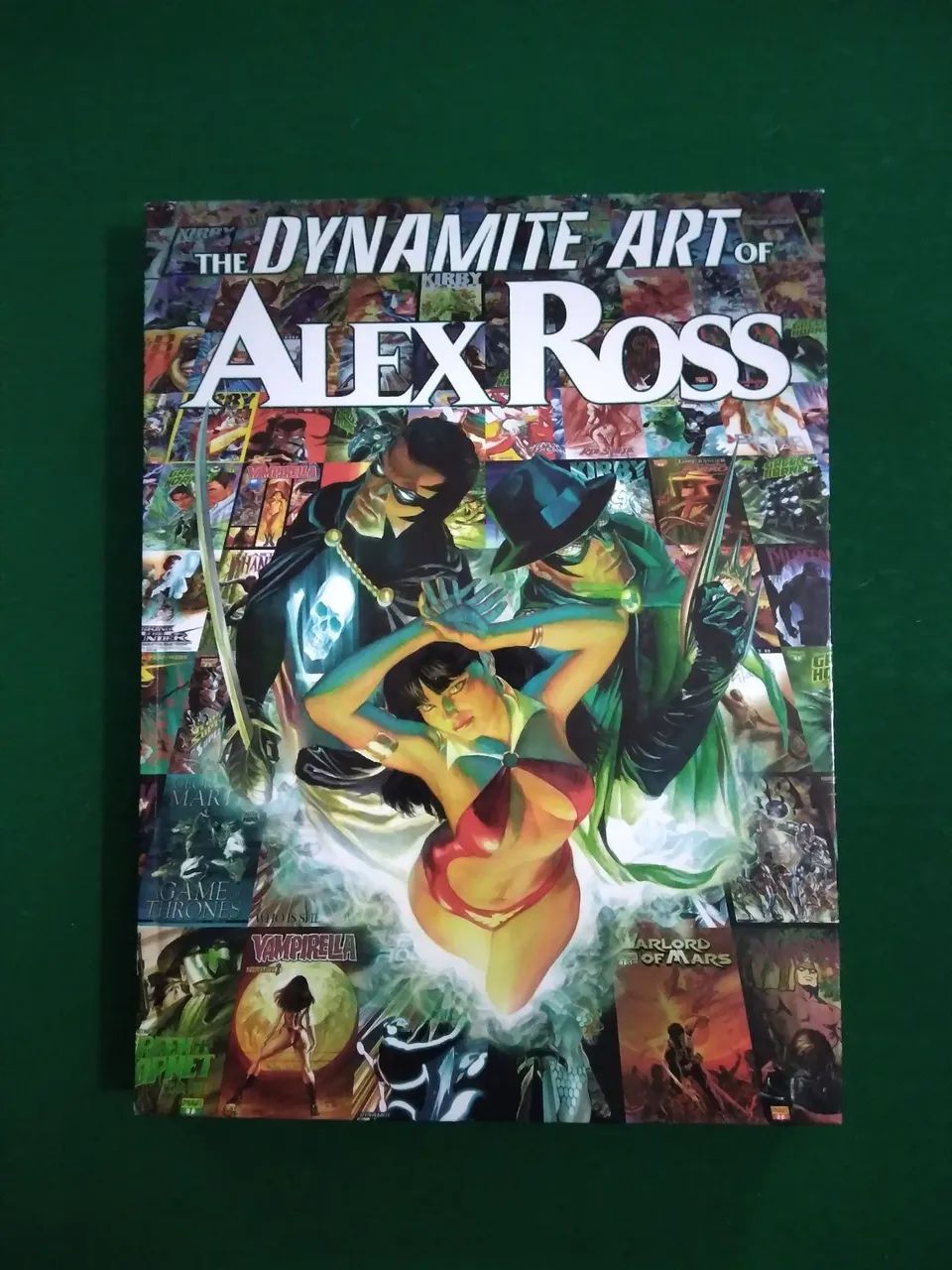 The DYNAMITE ART of ALEX ROSS em inglês - Livros e revistas