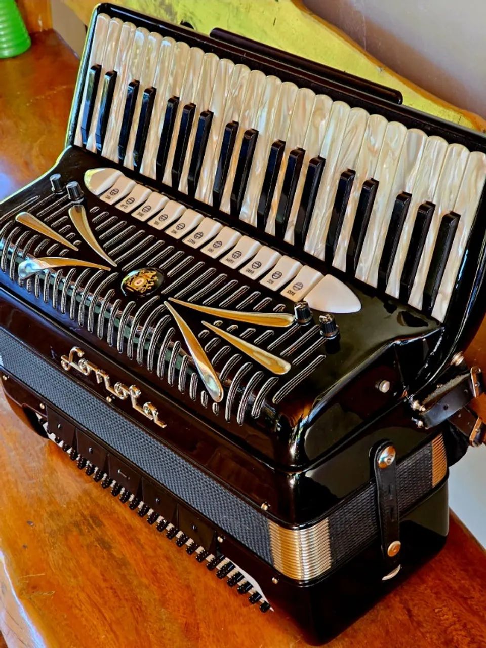 Acordeon SONOLA 120 Polifônico 11+1x5 LMMH 4/5 Preto Eletro - Foto 3