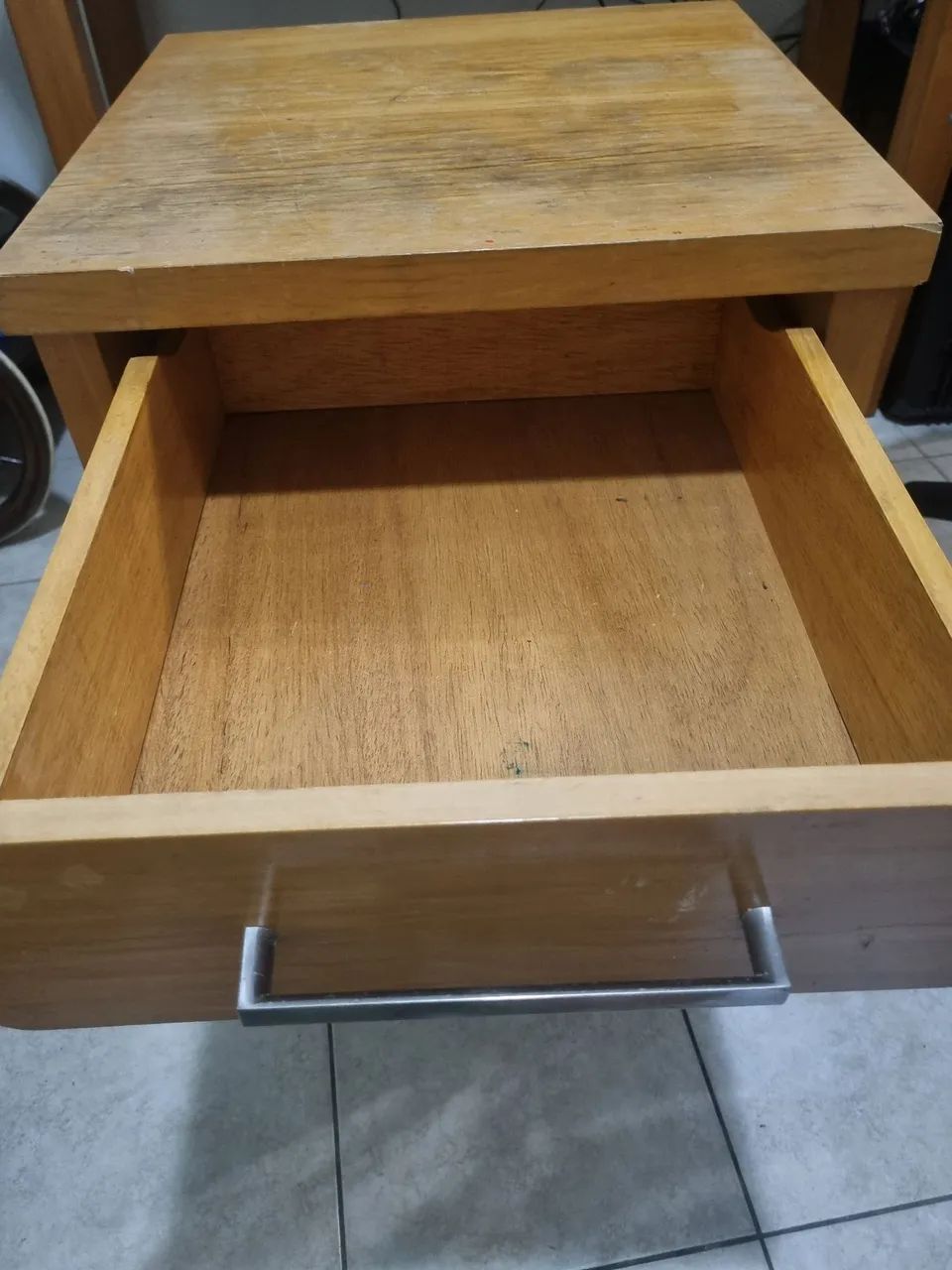 Mesa de cabeceira64168516328834121