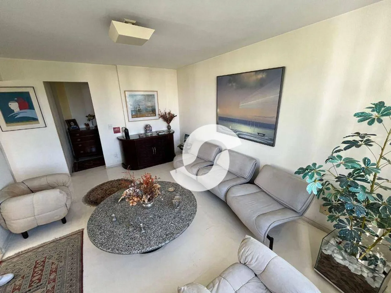 Bem-vindo ao seu novo lar de luxo em Boa Viagem! Este magnífico apartamento de alto padrão