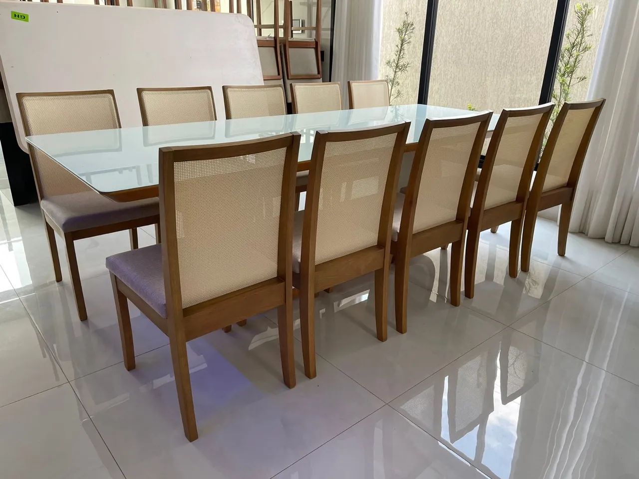 Mesa de jantar com cadeiras 8 de madeira  - Foto 2