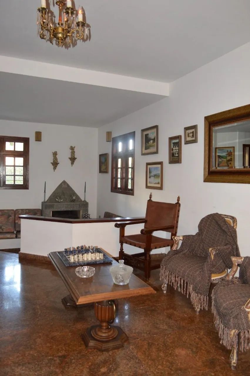 Mesa de centro com pés em formato de ânfora  - Foto 5